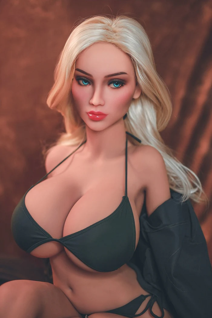 Hayley - Image 6